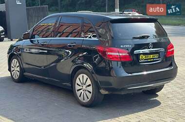 Хэтчбек Mercedes-Benz B-Class 2017 в 