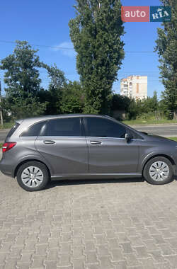 Хэтчбек Mercedes-Benz B-Class 2015 в 
