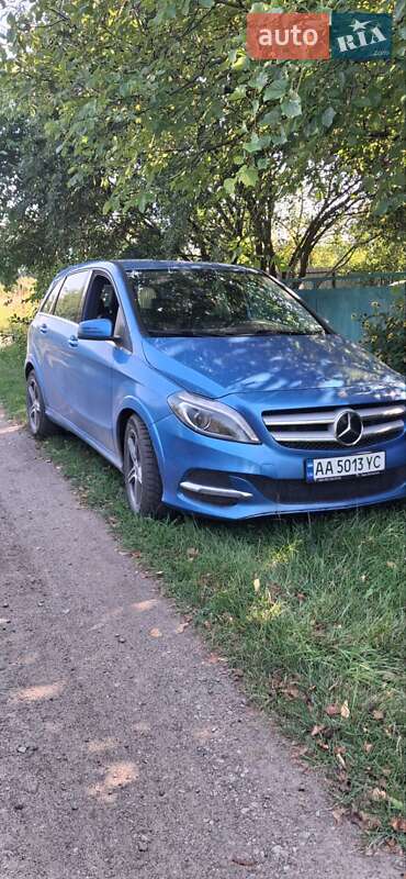 Хэтчбек Mercedes-Benz B-Class 2014 в Киеве фото 2 Хэтчбек Mercedes-Benz B-Class 2014 в Киеве