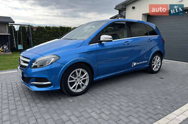 Хэтчбек Mercedes-Benz B-Class 2016 в 