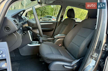 Хэтчбек Mercedes-Benz B-Class 2009 в 