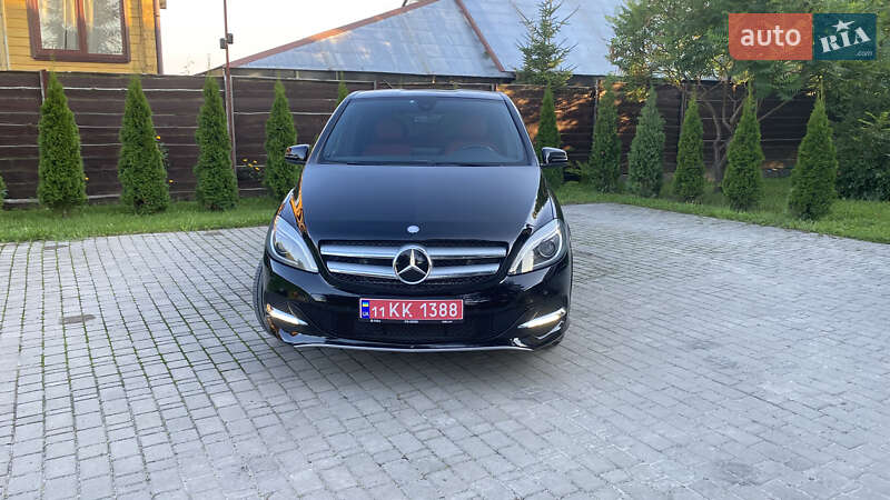 Хэтчбек Mercedes-Benz B-Class 2016 в 