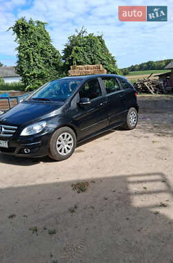 Хэтчбек Mercedes-Benz B-Class 2011 в 