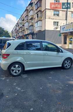 Хэтчбек Mercedes-Benz B-Class 2010 в 