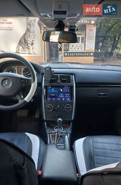 Хэтчбек Mercedes-Benz B-Class 2010 в 
