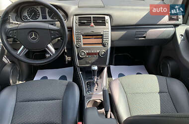 Хэтчбек Mercedes-Benz B-Class 2011 в 
