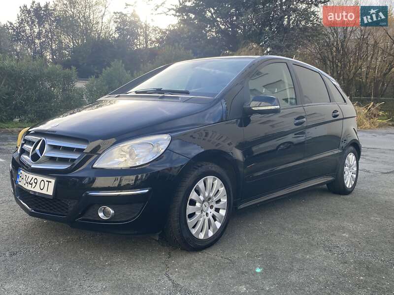 Хэтчбек Mercedes-Benz B-Class 2009 в 