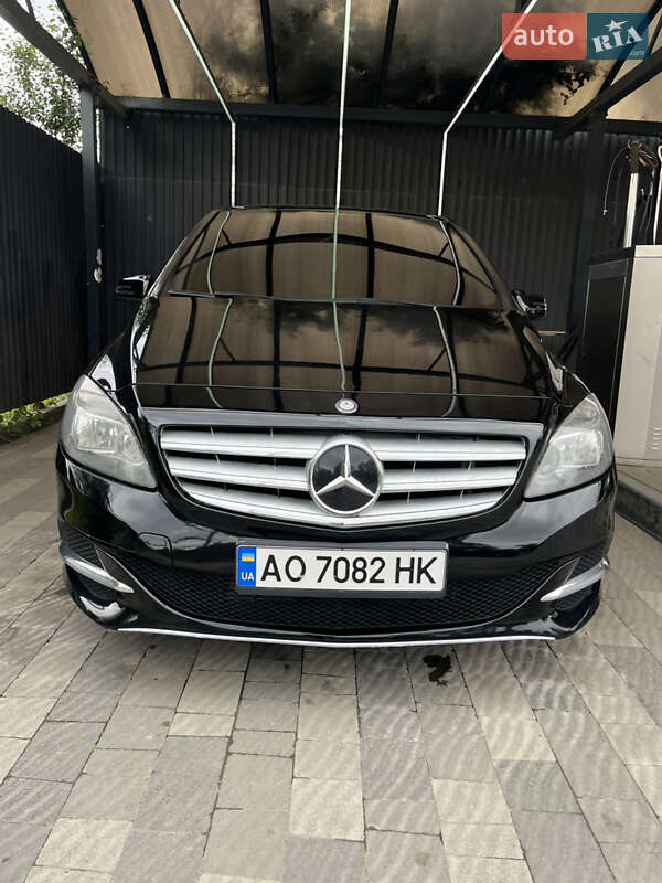 Хэтчбек Mercedes-Benz B-Class 2014 в Ужгороде фото 2 Хэтчбек Mercedes-Benz B-Class 2014 в Ужгороде