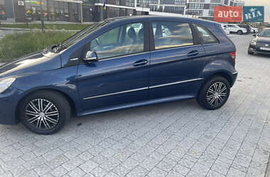 Хэтчбек Mercedes-Benz B-Class 2009 в 