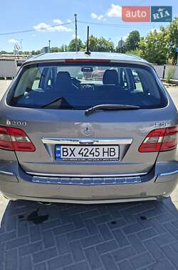 Хэтчбек Mercedes-Benz B-Class 2009 в 