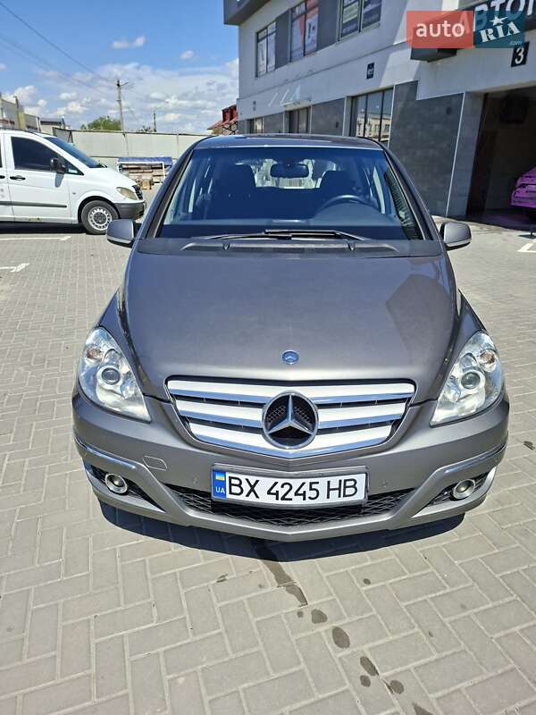 Хэтчбек Mercedes-Benz B-Class 2009 в 