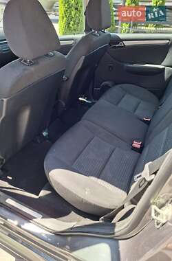 Хэтчбек Mercedes-Benz B-Class 2009 в 