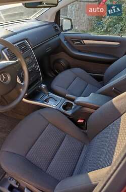 Хэтчбек Mercedes-Benz B-Class 2011 в 