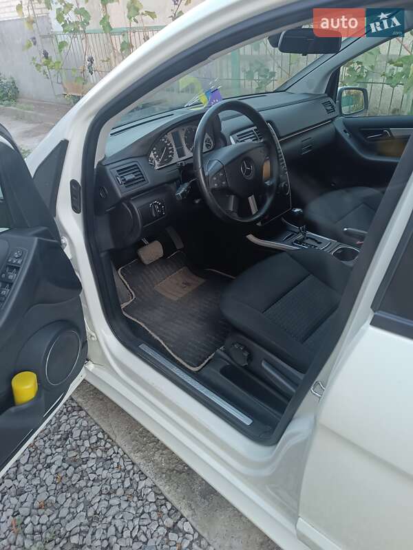 Хэтчбек Mercedes-Benz B-Class 2011 в Днепре фото 2 Хэтчбек Mercedes-Benz B-Class 2011 в Днепре