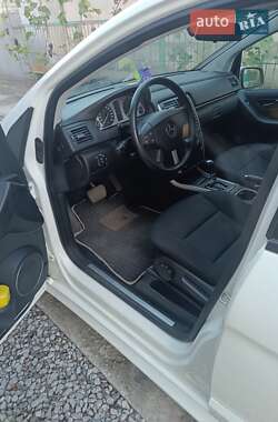 Хэтчбек Mercedes-Benz B-Class 2011 в 