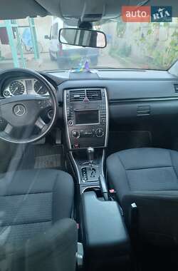 Хэтчбек Mercedes-Benz B-Class 2011 в 