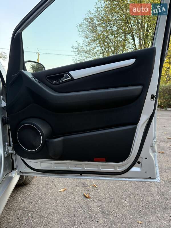 Хэтчбек Mercedes-Benz B-Class 2006 в Кропивницком фото 2 Хэтчбек Mercedes-Benz B-Class 2006 в Кропивницком