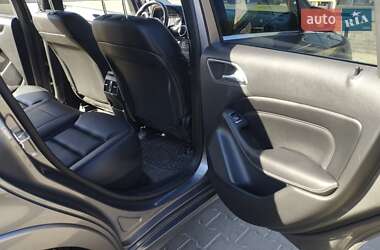 Хэтчбек Mercedes-Benz B-Class 2017 в 
