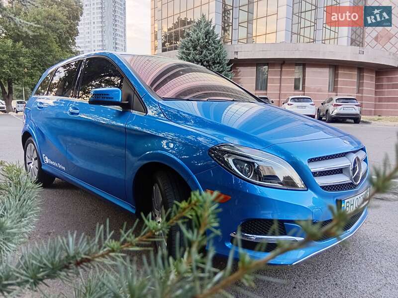 Хэтчбек Mercedes-Benz B-Class 2014 в 