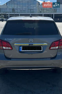 Хэтчбек Mercedes-Benz B-Class 2017 в 