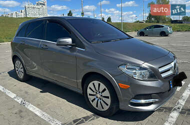 Хэтчбек Mercedes-Benz B-Class 2017 в 
