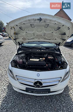 Хэтчбек Mercedes-Benz B-Class 2017 в 