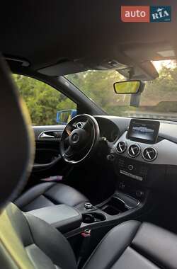 Хэтчбек Mercedes-Benz B-Class 2016 в 
