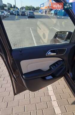 Хэтчбек Mercedes-Benz B-Class 2016 в 