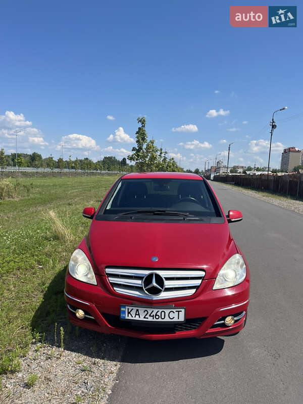Хэтчбек Mercedes-Benz B-Class 2009 в 