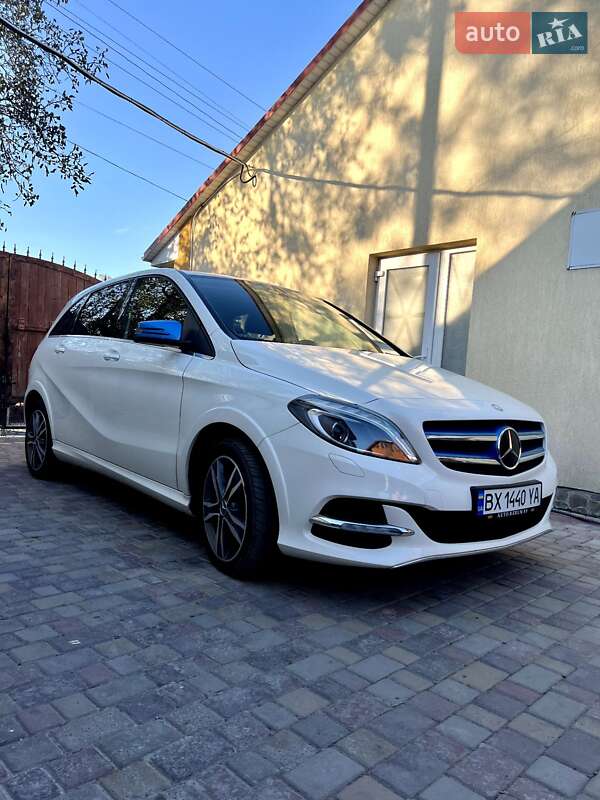 Хэтчбек Mercedes-Benz B-Class 2015 в 