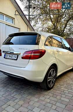 Хэтчбек Mercedes-Benz B-Class 2015 в 