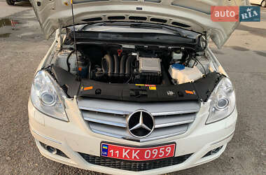Хэтчбек Mercedes-Benz B-Class 2010 в 