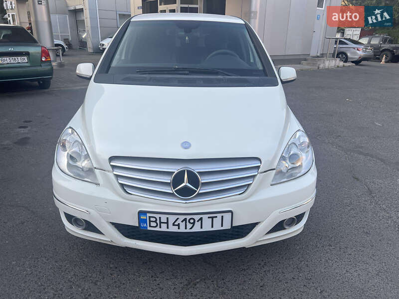 Хэтчбек Mercedes-Benz B-Class 2008 в 