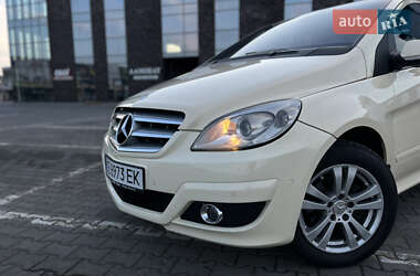 Хэтчбек Mercedes-Benz B-Class 2011 в 