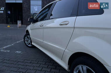 Хэтчбек Mercedes-Benz B-Class 2011 в 