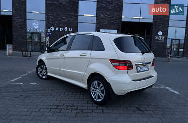Хэтчбек Mercedes-Benz B-Class 2011 в 
