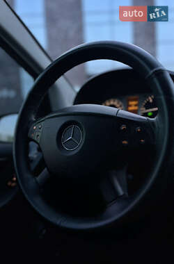 Хэтчбек Mercedes-Benz B-Class 2011 в 