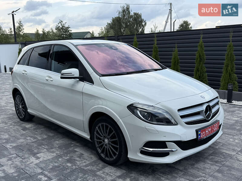 Хэтчбек Mercedes-Benz B-Class 2015 в 