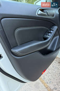 Хэтчбек Mercedes-Benz B-Class 2013 в 