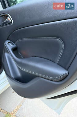 Хэтчбек Mercedes-Benz B-Class 2013 в 