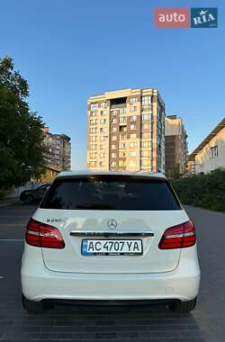 Хэтчбек Mercedes-Benz B-Class 2017 в 