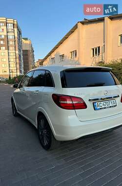 Хэтчбек Mercedes-Benz B-Class 2017 в 