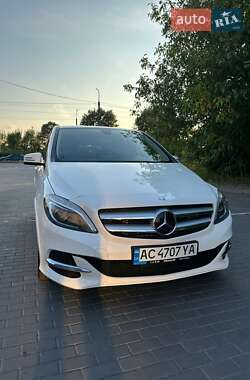 Хэтчбек Mercedes-Benz B-Class 2017 в 