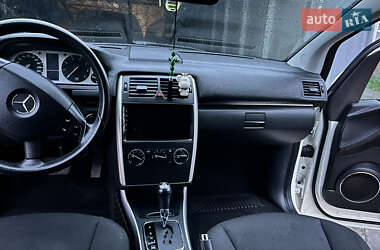 Хэтчбек Mercedes-Benz B-Class 2011 в 