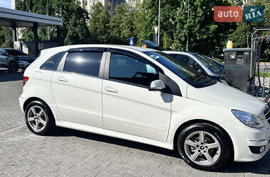 Хэтчбек Mercedes-Benz B-Class 2011 в 
