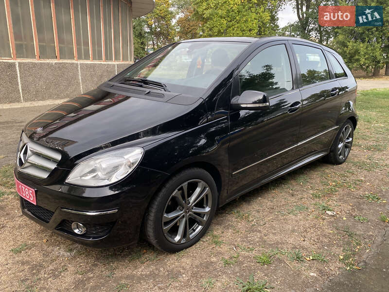 Хэтчбек Mercedes-Benz B-Class 2009 в 