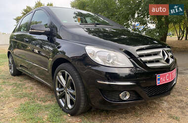 Хэтчбек Mercedes-Benz B-Class 2009 в 