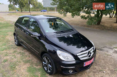 Хэтчбек Mercedes-Benz B-Class 2009 в 