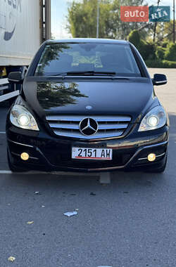 Хэтчбек Mercedes-Benz B-Class 2010 в 
