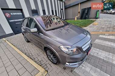 Хэтчбек Mercedes-Benz B-Class 2015 в 
